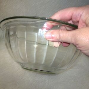 PYREX 325 Clear Scallop Mixing Bowl, 2.5L